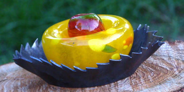 Blumen aus Glas und Metall